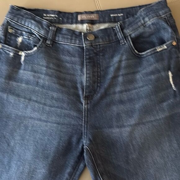 DL 1961 Boys Brady Slim Ultimate Straight Leg Jeans in Dark Nebulous Distressed. - Picture 4 of 9